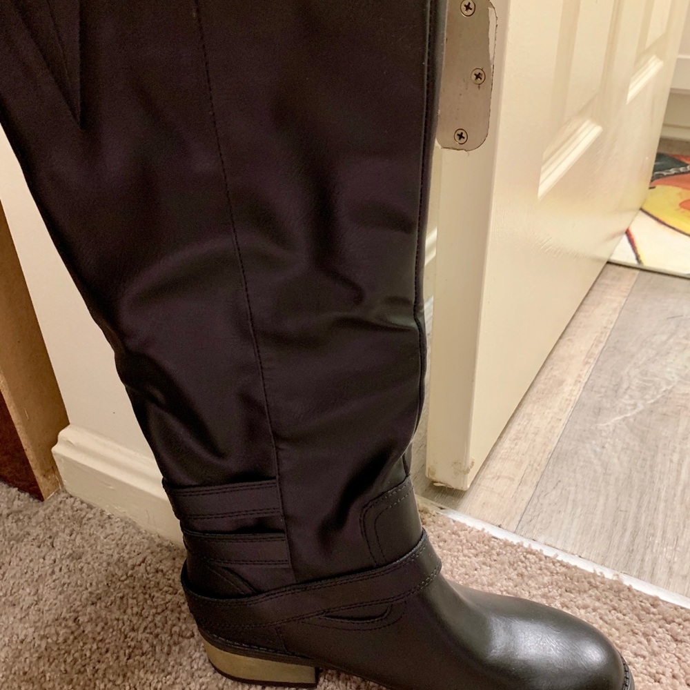 Boots - Picture 2 of 6